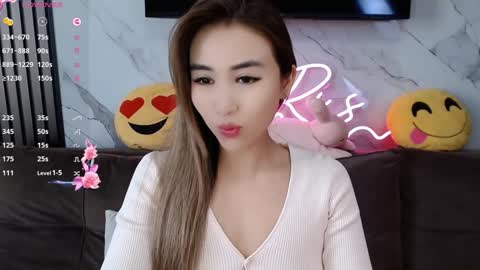 Lily online show from February 6, 6:40 am