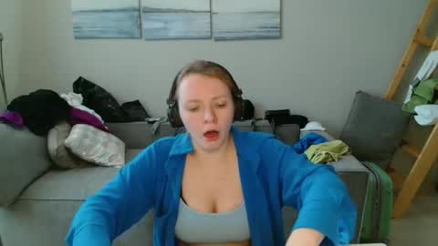 Snapshot of lily_dollyx chatting on October 22, 10:20 am Lily dollyx online show from October 22, 10:20 am