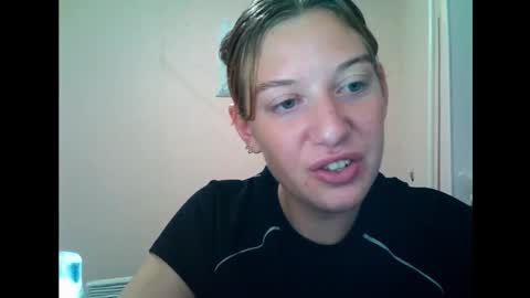 Snapshot of lily_ember chatting on September 21, 8:07 pm lily_ember online show from September 21, 8:07 pm