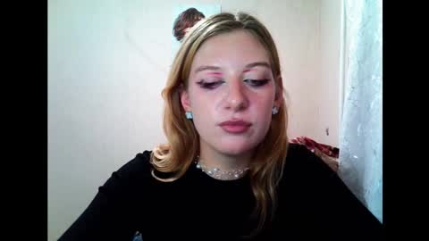 Snapshot of lily_ember chatting on September 18, 8:18 pm lily_ember online show from September 18, 8:18 pm