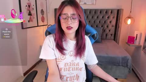 lily_fleming online show from September 15, 7:32 pm