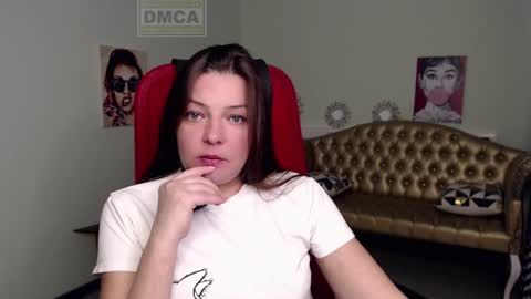 Lily online show from December 10, 6:01 am