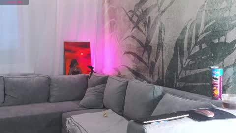 Lily online show from December 9, 1:13 pm