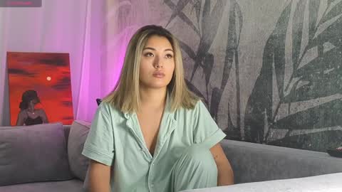 Lily online show from December 10, 7:26 am