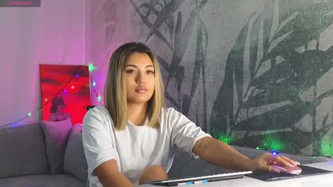 Lily online show from January 1, 6:26 am