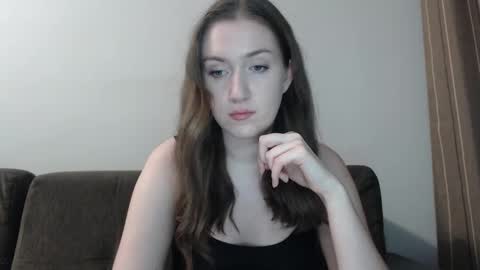 lily_love_x online show from December 8, 10:36 pm