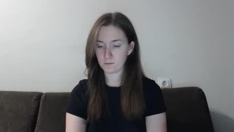 lily_love_x online show from January 28, 11:50 pm
