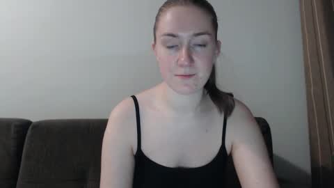 lily_love_x online show from December 10, 10:58 pm