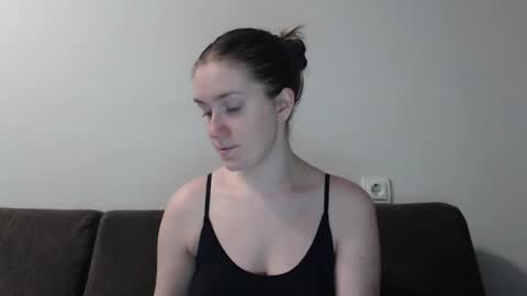 lily_love_x online show from January 27, 11:43 pm