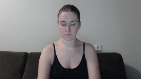 lily_love_x online show from January 25, 11:43 pm