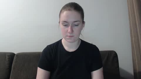 lily_love_x online show from December 5, 11:40 pm