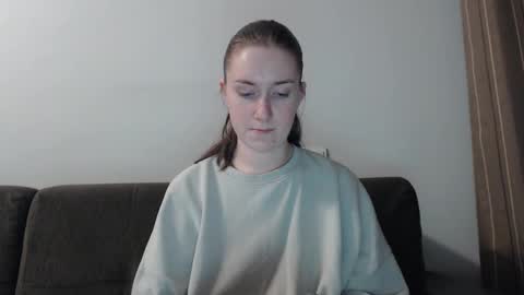lily_love_x online show from December 3, 10:51 pm