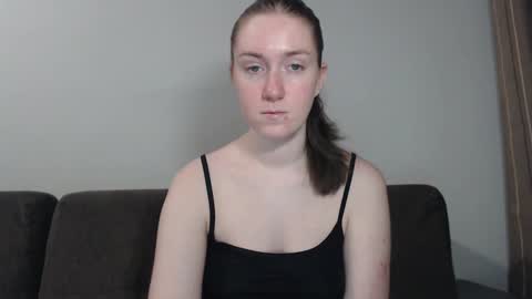 lily_love_x online show from December 15, 11:31 pm