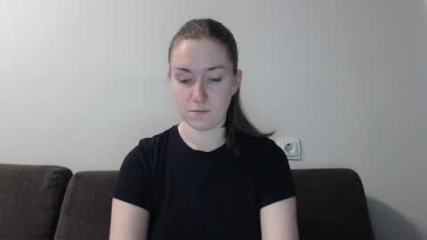 lily_love_x online show from February 1, 11:27 pm