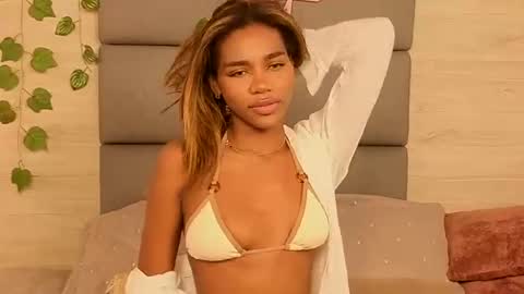 Lily Miiller online show from October 18, 8:32 pm