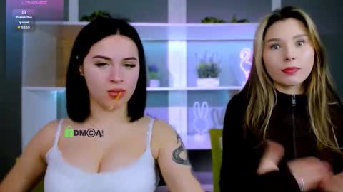 Lily online show from February 4, 8:01 pm