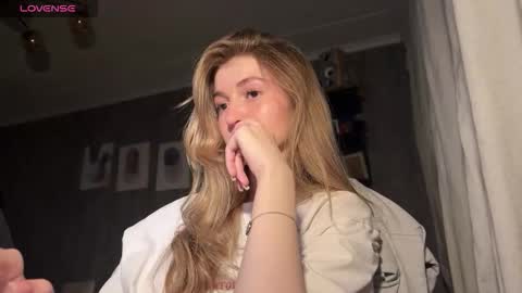 Sophie online show from September 9, 5:57 pm