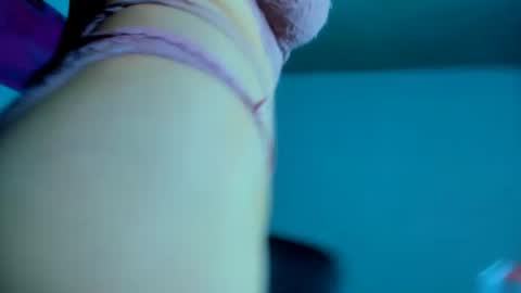 Snapshot of lily_stone04 chatting on January 18, 7:49 am lily_stone04 online show from January 18, 7:49 am