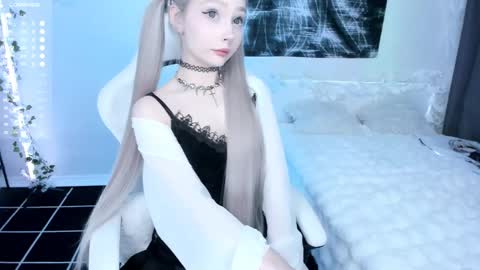 Lily online show from May 1, 2:26 am