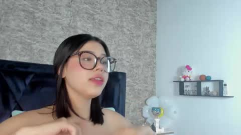 LilyWoodz online show from October 6, 7:07 pm