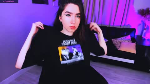 LILY online show from December 7, 9:50 am