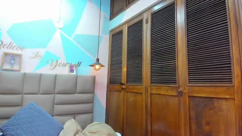 Snapshot of lilybaudyn_ chatting on January 14, 9:24 am Lily online show from January 14, 9:24 am