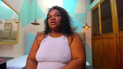 Snapshot of lilybaudyn_ chatting on January 22, 9:24 am Lily online show from January 22, 9:24 am