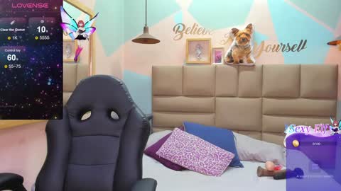 Snapshot of lilybaudyn_ chatting on December 8, 9:24 am Lily online show from December 8, 9:24 am