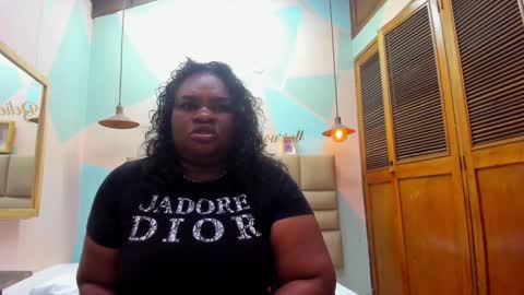 Snapshot of lilybaudyn_ chatting on January 29, 9:23 am Lily online show from January 29, 9:23 am