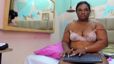 Snapshot of lilybaudyn_ chatting on January 5, 9:37 am Lily online show from January 5, 9:37 am