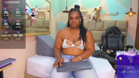 Snapshot of lilybaudyn_ chatting on December 4, 8:45 am Lily online show from December 4, 8:45 am