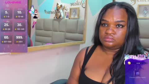 Snapshot of lilybaudyn_ chatting on December 11, 9:09 am Lily online show from December 11, 9:09 am