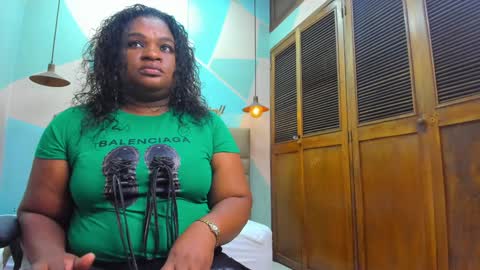 Snapshot of lilybaudyn_ chatting on January 24, 9:17 am Lily online show from January 24, 9:17 am