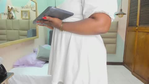 Snapshot of lilybaudyn_ chatting on February 22, 12:40 pm Lily online show from February 22, 12:40 pm