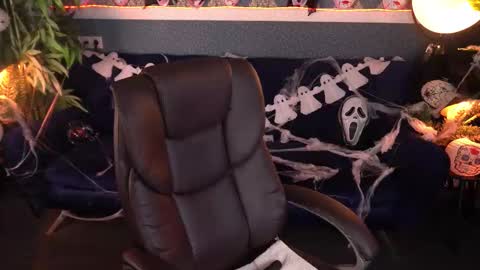 Snapshot of lilyfoxyy chatting on October 30, 5:36 pm Lily online show from October 30, 5:36 pm