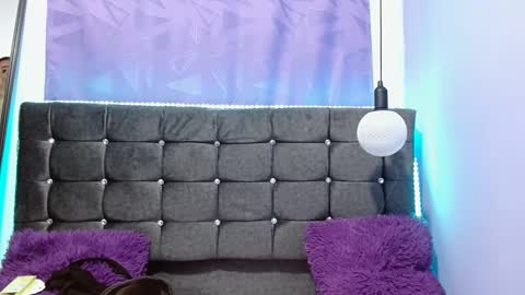 lilyjamesx online show from December 31, 1:41 pm