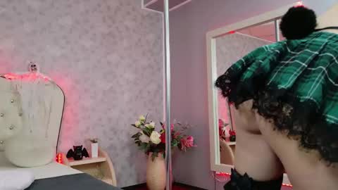 Snapshot of lilyrose_ chatting on October 24, 3:24 am online show from October 24, 3:24 am