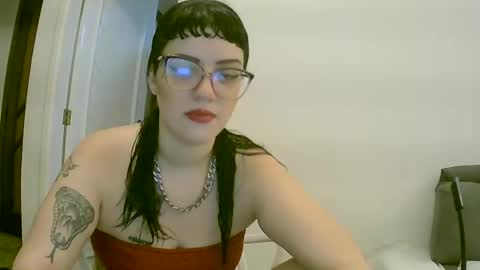 lilyswear online show from February 22, 3:12 am