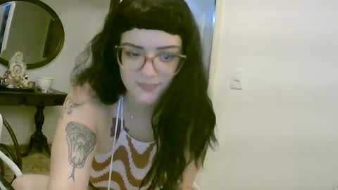lilyswear online show from February 25, 9:48 pm