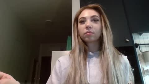 Lily online show from December 22, 6:00 pm