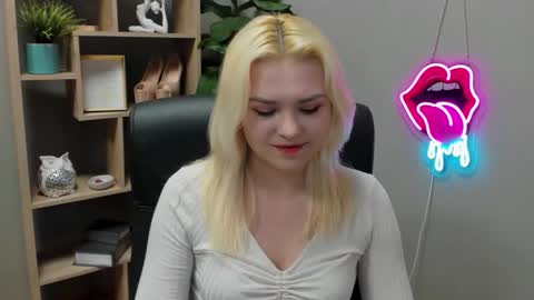 Lily online show from March 31, 6:57 am