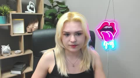 Lily online show from March 25, 7:44 am