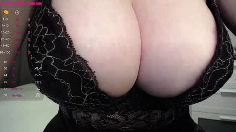 Snapshot of lina____ chatting on December 2, 9:10 am Lina online show from December 2, 9:10 am