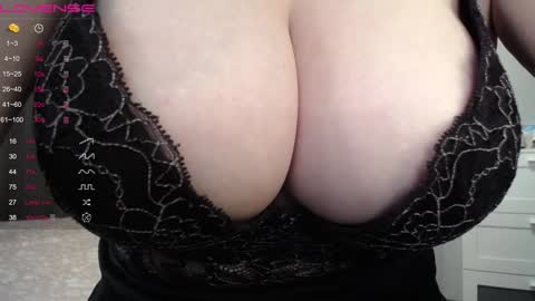 Snapshot of lina____ chatting on December 17, 10:01 am Lina online show from December 17, 10:01 am