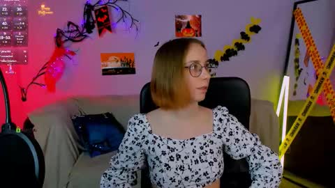lina_fox12 online show from October 28, 1:39 pm