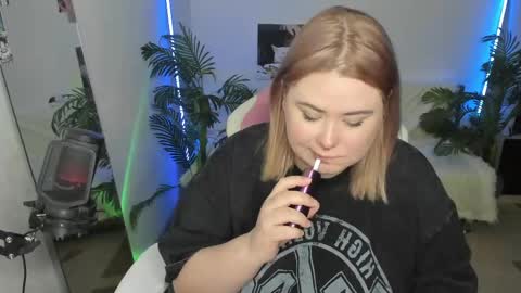lina_linx online show from March 2, 7:30 pm