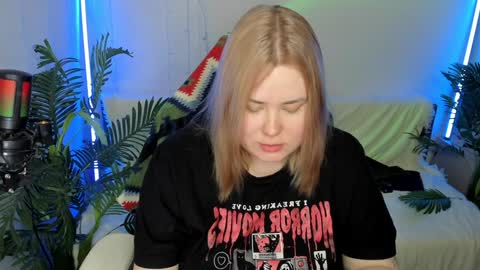 lina_linx online show from February 7, 9:15 pm