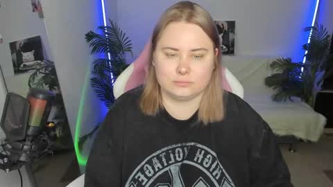 lina_linx online show from March 4, 6:50 pm