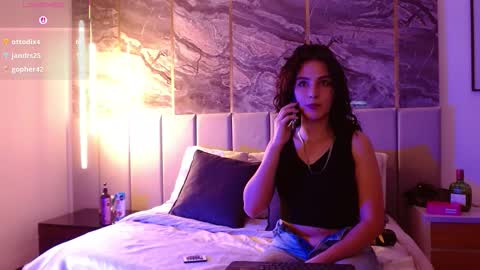 Snapshot of lina_montclair chatting on October 4, 9:19 pm Lina online show from October 4, 9:19 pm