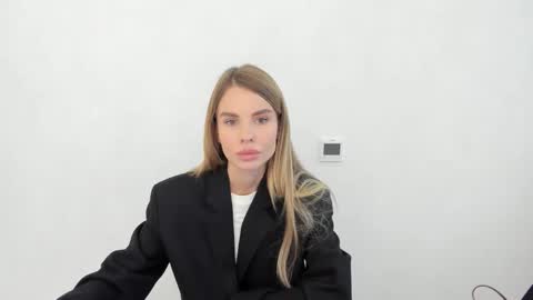linabey online show from October 23, 2:01 pm